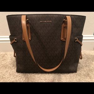 Michael Kors Voyager Medium logo tote bag